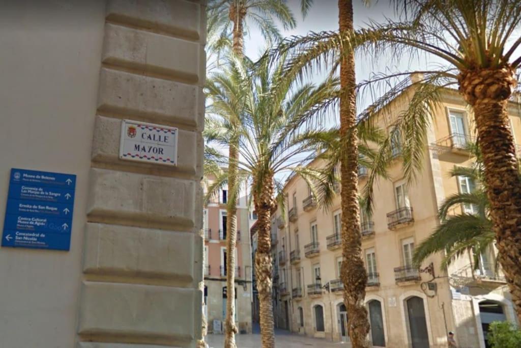 Calle Mayor Next To Beach 알리칸테 외부 사진