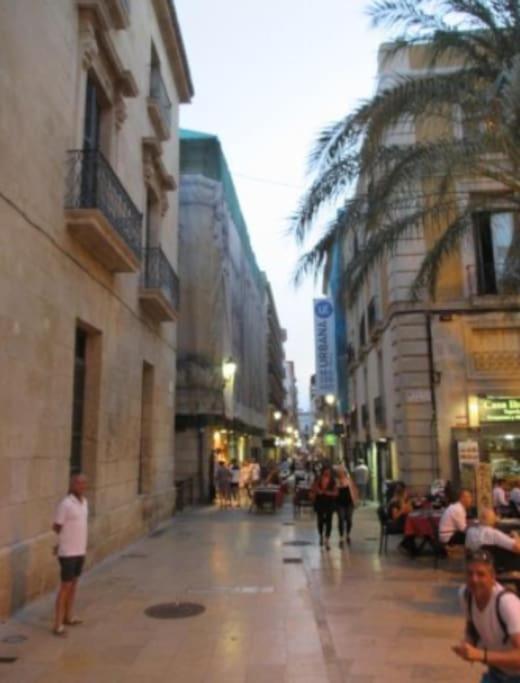 Calle Mayor Next To Beach 알리칸테 외부 사진