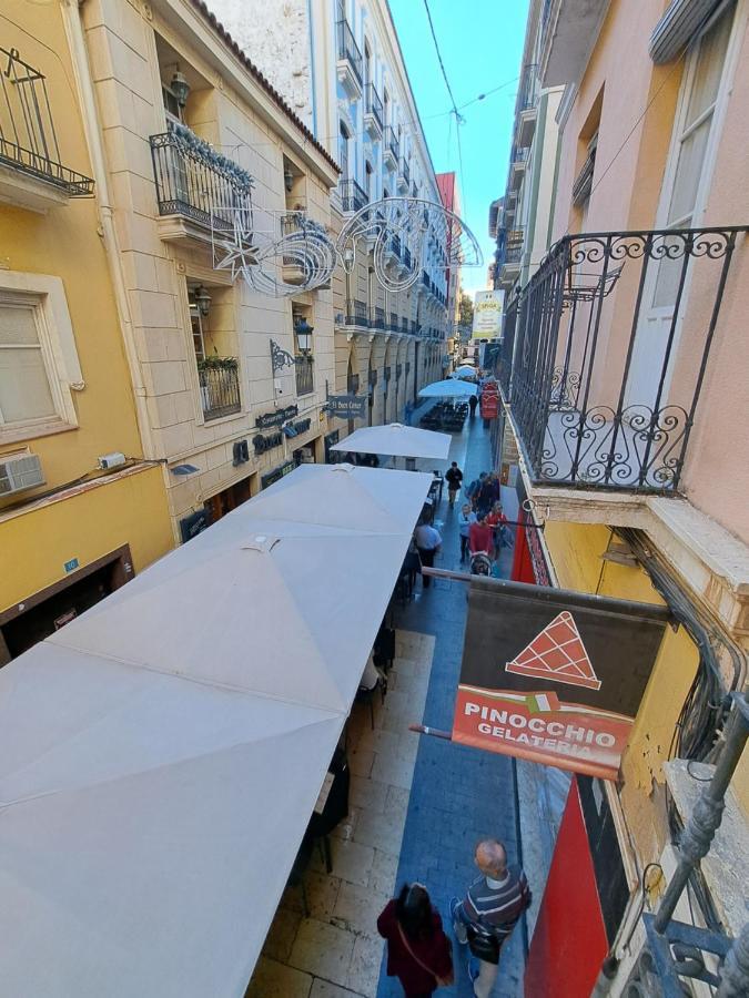 Calle Mayor Next To Beach 알리칸테 외부 사진